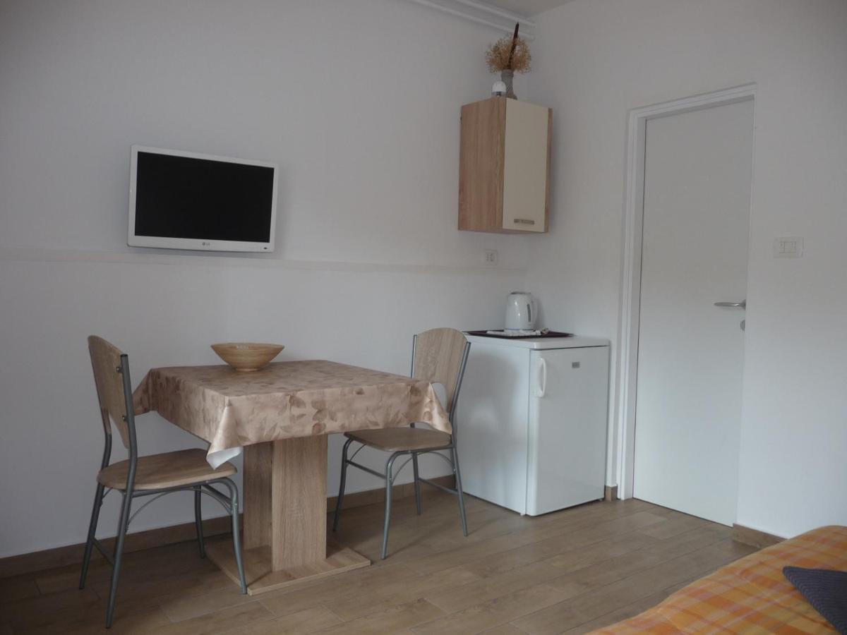 Apartments & Rooms Milka 우마그 외부 사진